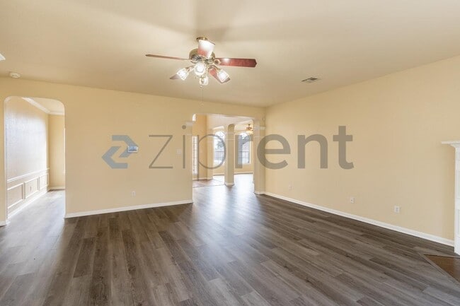 Photo - 498 Crossland Dr