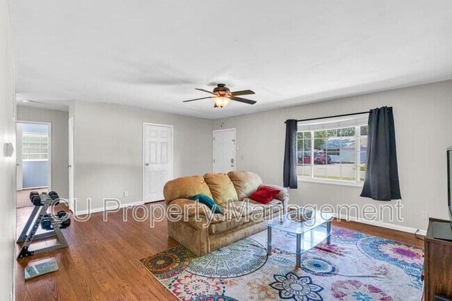 Photo - 802 Stratford Dr