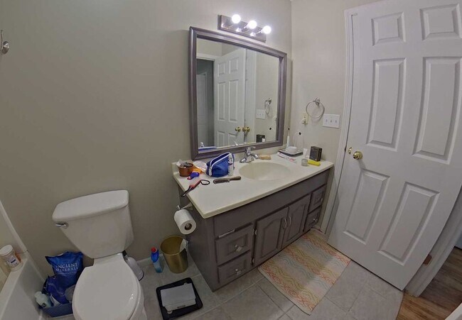 Photo - 3D Tour Available - Newer Flooring + Large Fenced-in Yard! Available July 3rd!