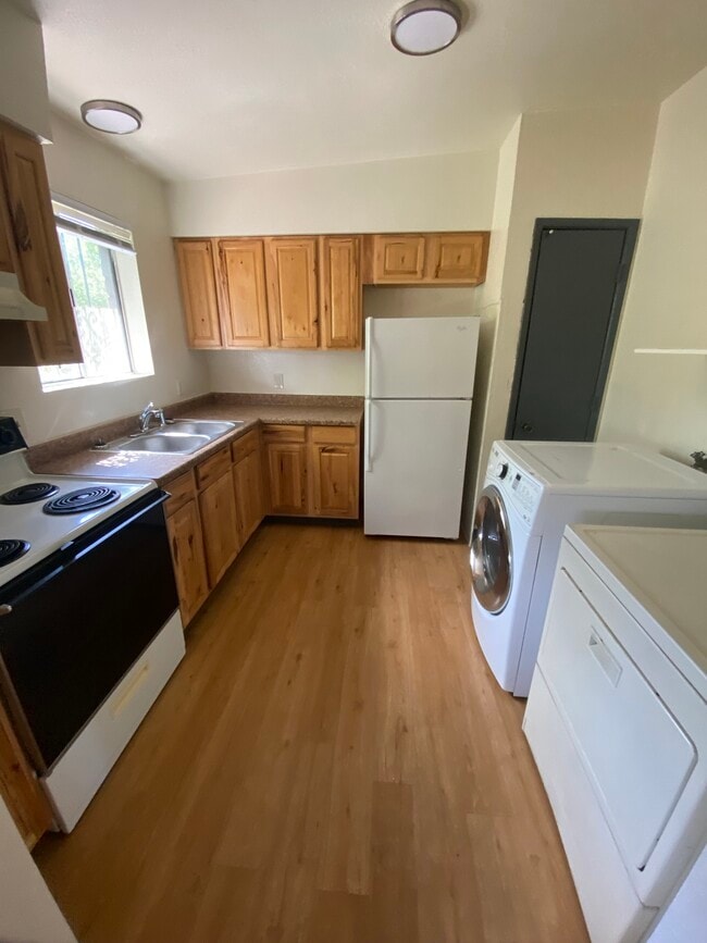 Photo - 604 E Lester St