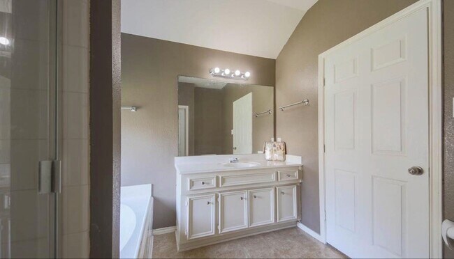 Photo - 16614 Hodgefield Ln