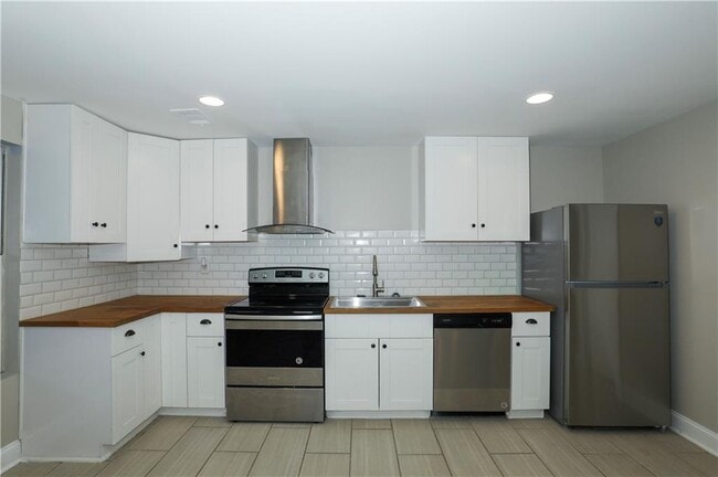 Photo - 6581 Wellington Square