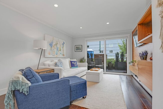 Building Photo - 2040 Cornwall Ave Unit ID1051875P