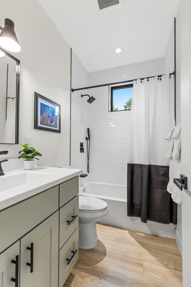 Photo - 1221 East Emma Drive Unidad 206