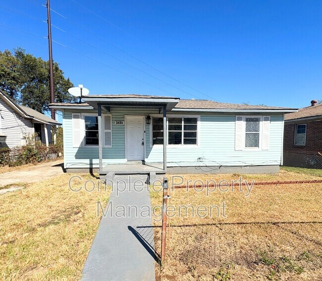 Building Photo - 3435 33rd Pl N