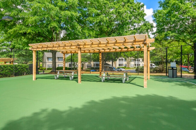 Picnic Area - Rosewood Apartment Homes