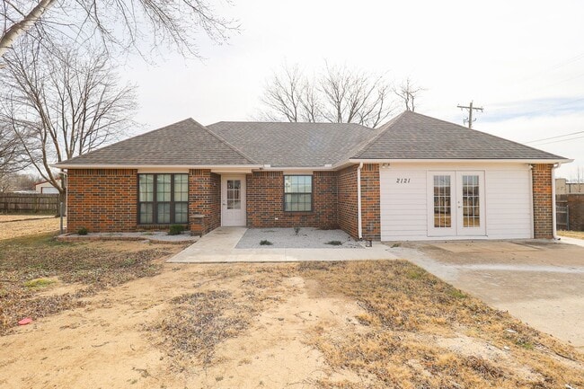 Building Photo - 4 Bed | 2 Bath in East Tulsa!