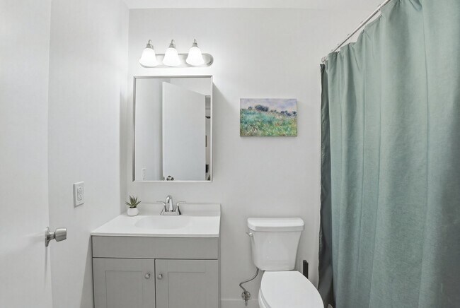 Photo - 313 E Riviera Dr