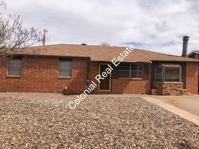 Building Photo - 3 bedroom 1 bathroom nicely updated home i...