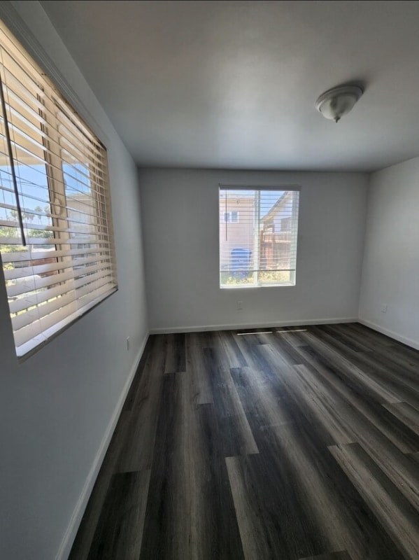 Photo - 1531 W 71st St