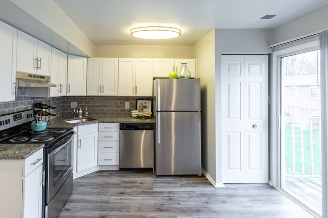 Mills Crossing Apartments and Townhomes For Rent in Owings