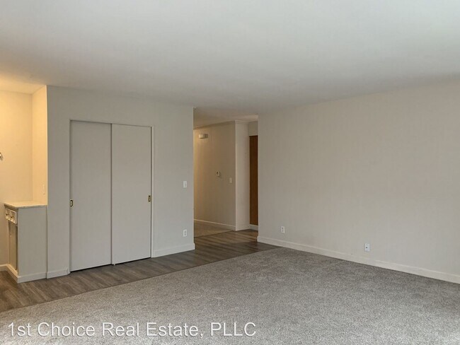 Photo - 825 W Thomas L Pkwy