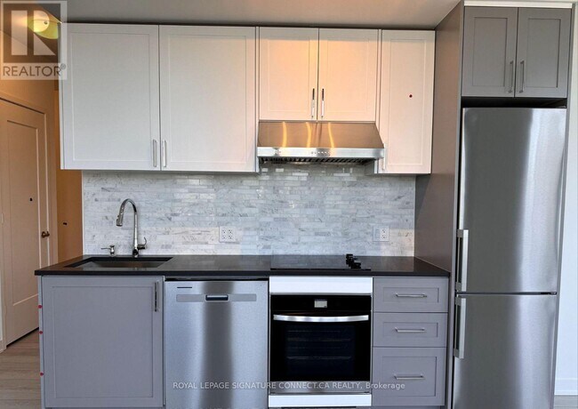 Photo - 70 Princess St Unit 1901 E