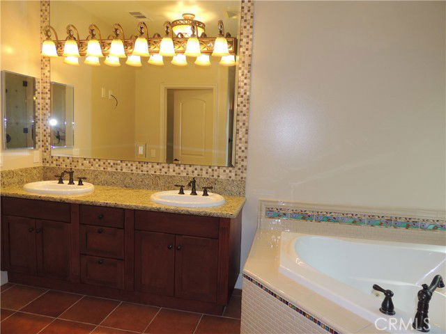 Photo - 687 Ramona Ave