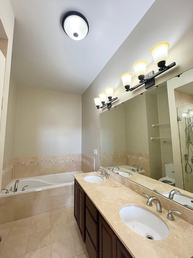 Photo - 2338 W Morse Ave Unidad 4-C