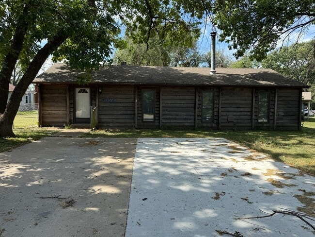 Photo - 3 bedroom 1 bath near 37th & Topeka