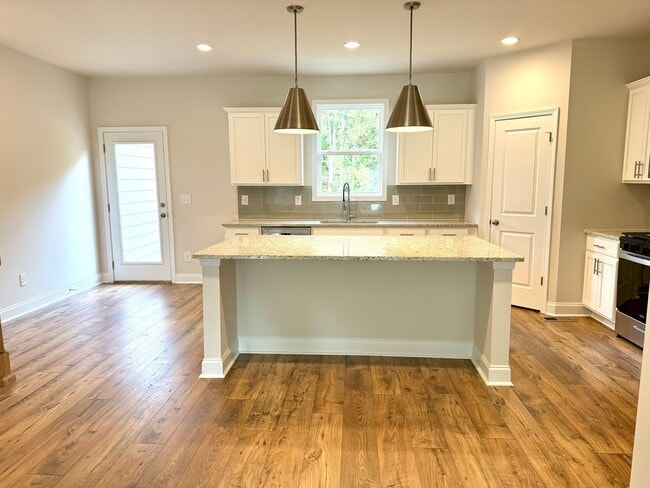 Photo - 1278 Ainsworth Alley