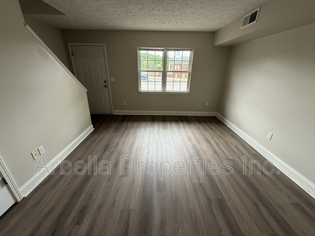 Photo - 133 Walker St