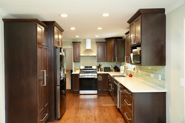 Photo - 211 Sandalwood Dr