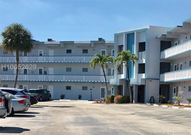 Emerald Hills Apartments For Rent With 1 Bedroom Hollywood Fl Photo 2200 Park Ln Unit 308