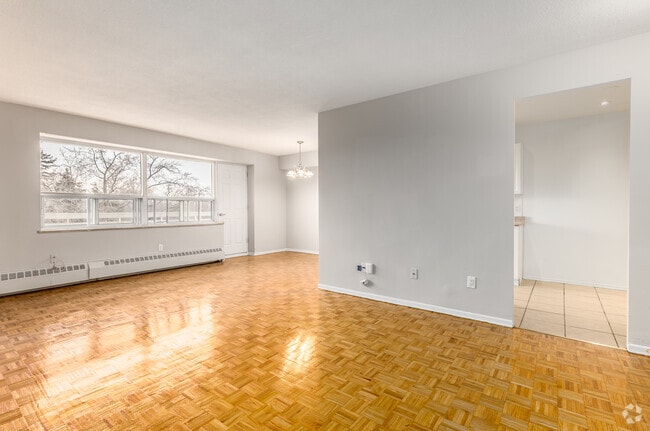 1BR, 1BA - 685SF - Living Room - 1265 Sixth Line