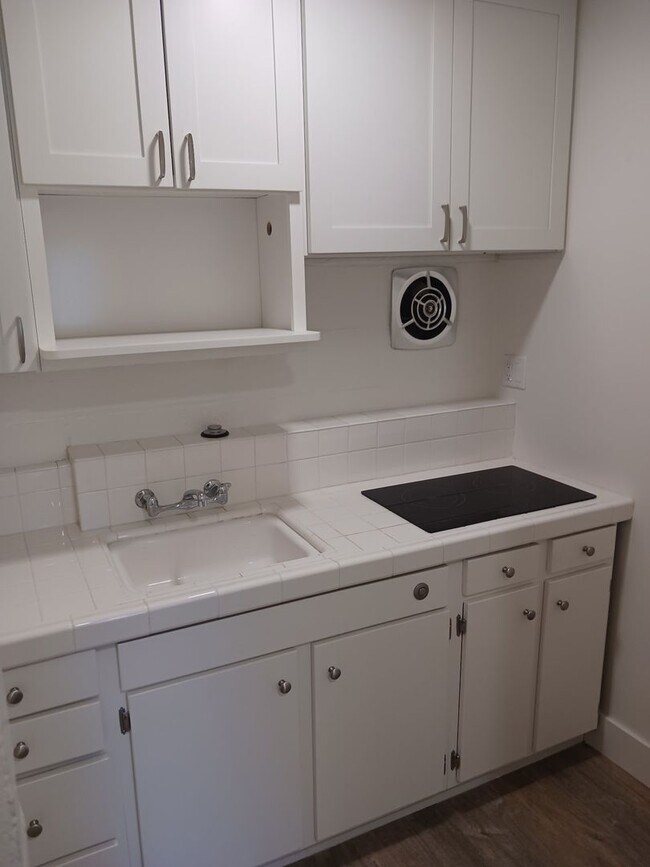 Photo - 2 Bedroom Available July 1st Located in Central Davis