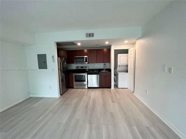 Photo - 946 Bay Dr Unidad 4