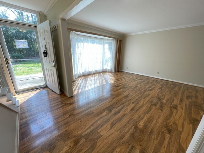 Photo - Beautiful Banbury...Lovely 2 bedroom off E...