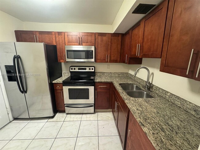 Building Photo - 3600 NW 21st St Unit 208 Rental