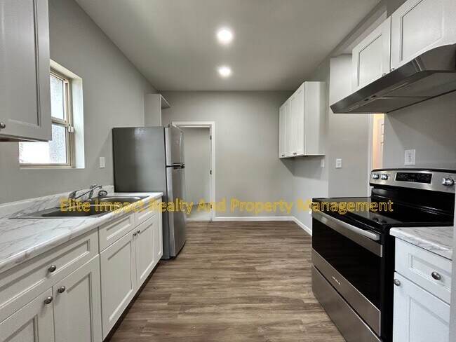 Photo - 1330 N Tyndall Ave