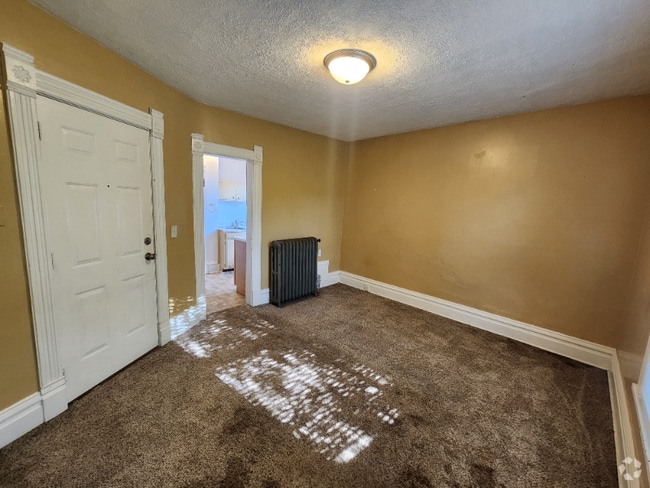 Building Photo - 1575 Coit Ave NE Rental