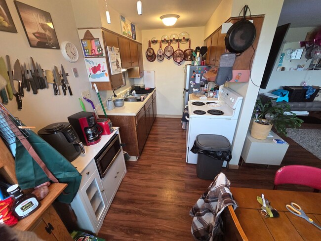 Photo - Available August 6! - 2 Bed 1 Bath Apartment Unit 3