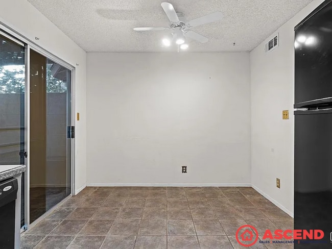Photo - Stunning Townhome in Southwest Bakersfield!