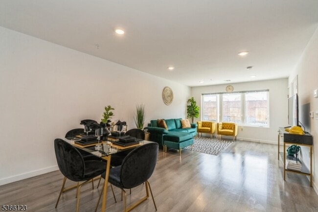 Photo - 369 18th Ave Unidad 204