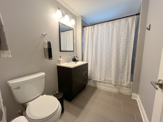 Photo - 2541 W Cortland St Unit 3