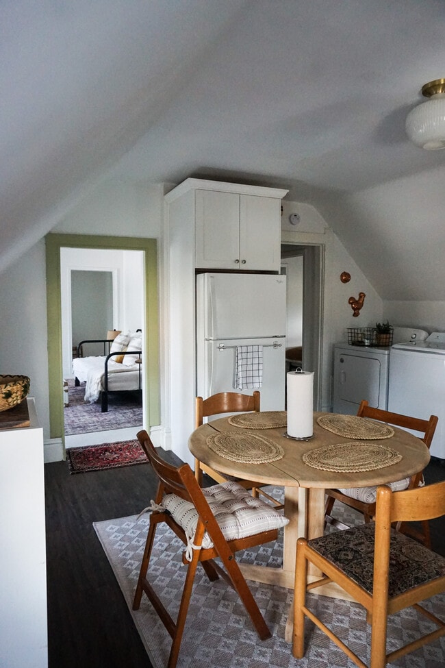 Building Photo - 712 45th St Unit Upper  B