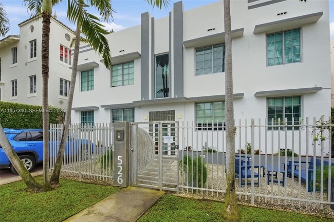 Building Photo - 526 15th St Unit 17