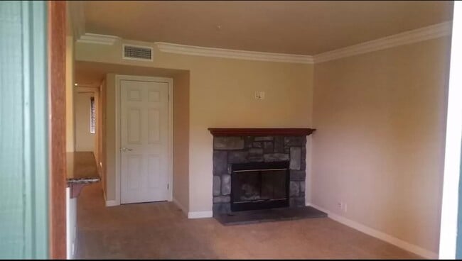 Living Room - 1434 Marshall Rd Unit Silver Mountain