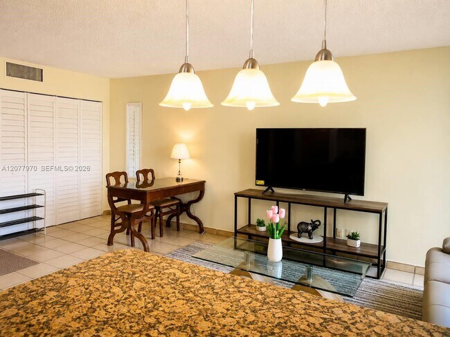 17021 N Bay Rd Unit 318