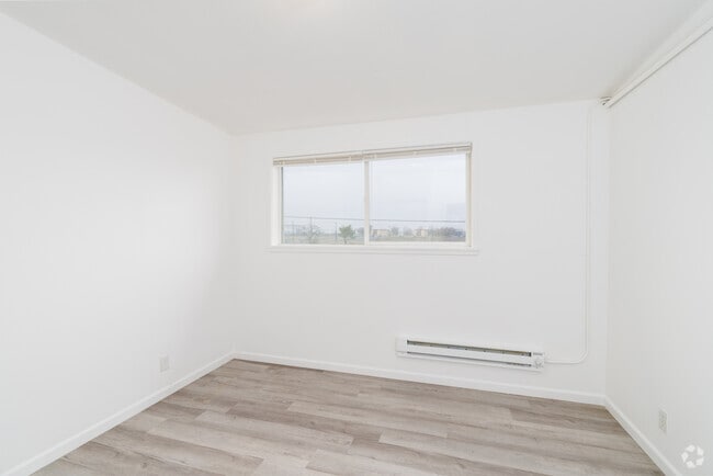 2BR, 1BA - 760SF - Bedroom