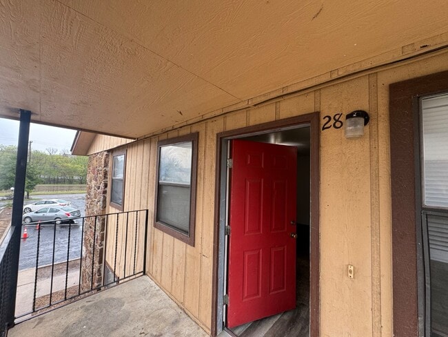 Building Photo - 723 N Vinita Ave Rental