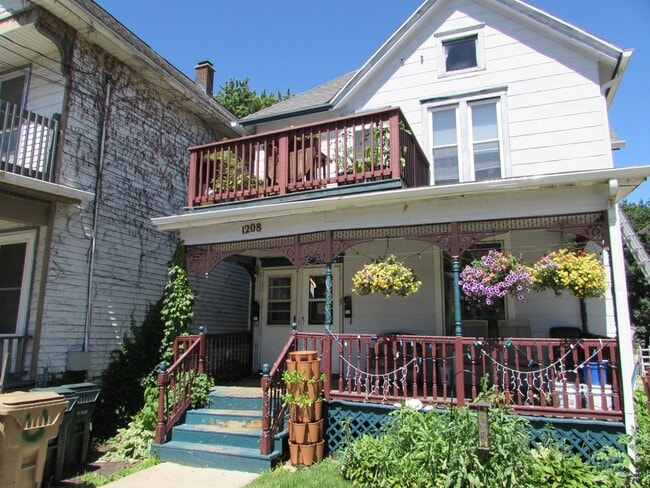 Building Photo - 1208 Jenifer St Unit #2