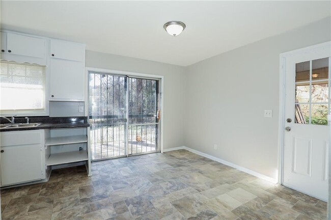 Photo - 2707 Cavalier Way