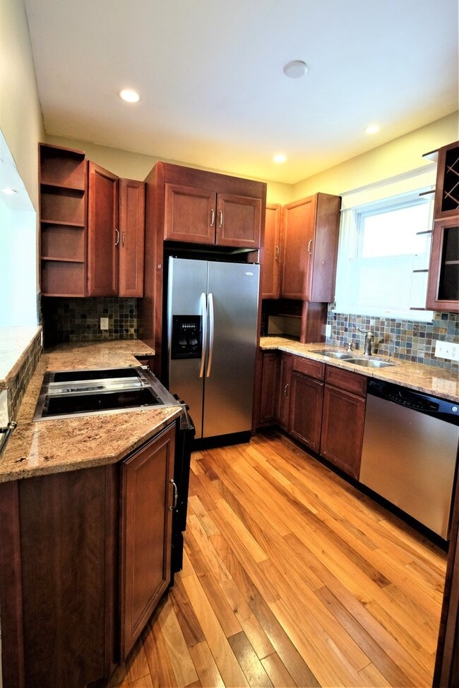 Photo - Linden Hills