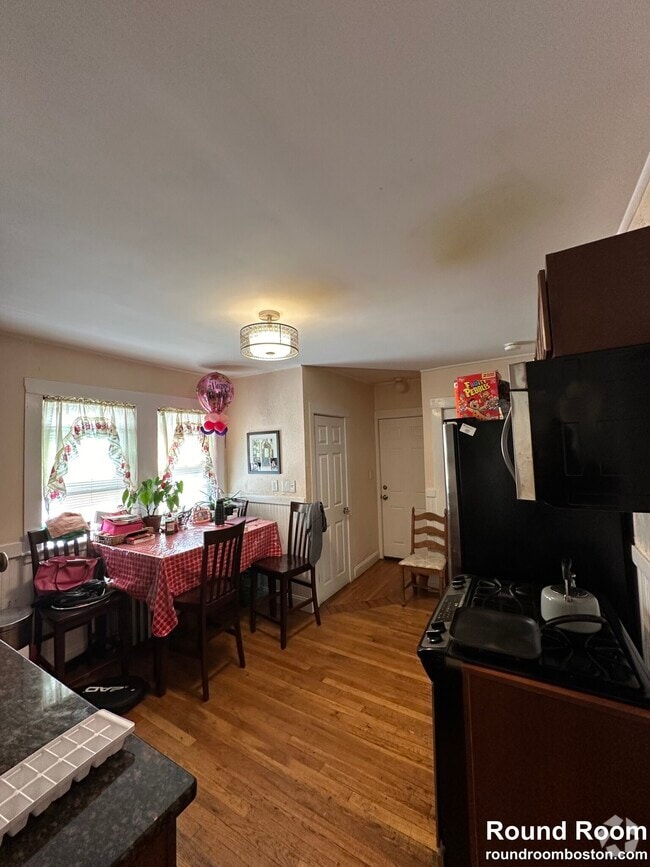 Building Photo - 62 Litchfield St Unit 1 Rental