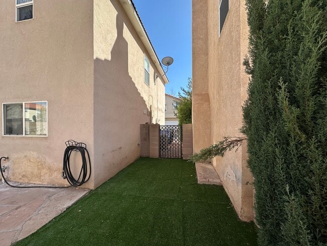 Photo - 3 bedroom 2.5 Bath Home in gated NE heights