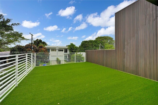 Photo - 2859 SW 37th Ct