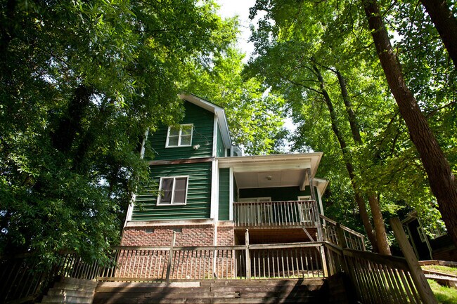 Great house with hardwood floors! Walk to ... - Great house with hardwood floors! Walk to ...
