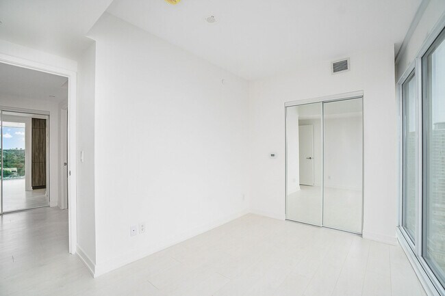 Photo - 19 Western Battery Rd Unité 2017