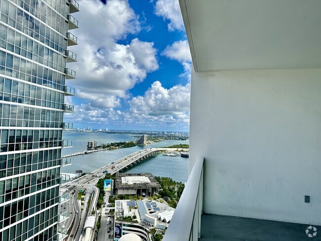 Building Photo - 1040 Biscayne Blvd Unit 3505 Rental